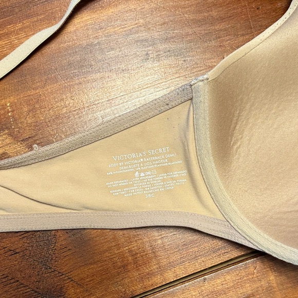 Victoria's Secret Cream Underwire Bra Duo  Front Closure size 38C - Picture 2 of 5